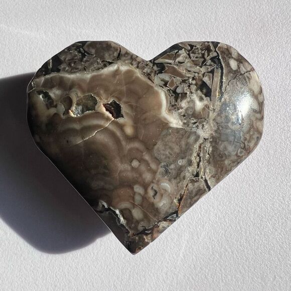 Volcano Agate Heart Carving UV Reactive (9) - Picture 5 of 13